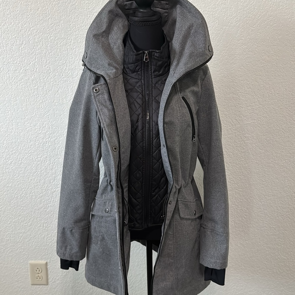 Liz Claiborne woman’s gray coat size medium - Picture 8 of 9